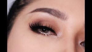 Soft Smoky Eye:
