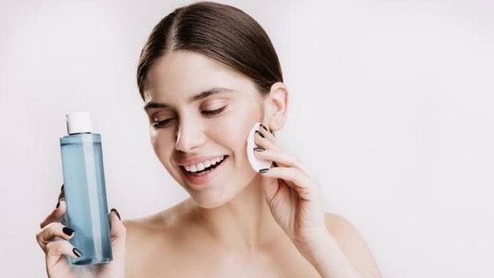 Calming Toner: Ketika Kulit yang Stres Akhirnya Tenang