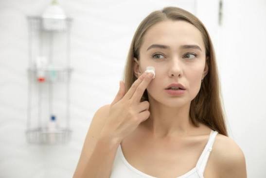 Cara Memilih Kandungan Skincare yang Cocok untuk Kulit Sensitif: