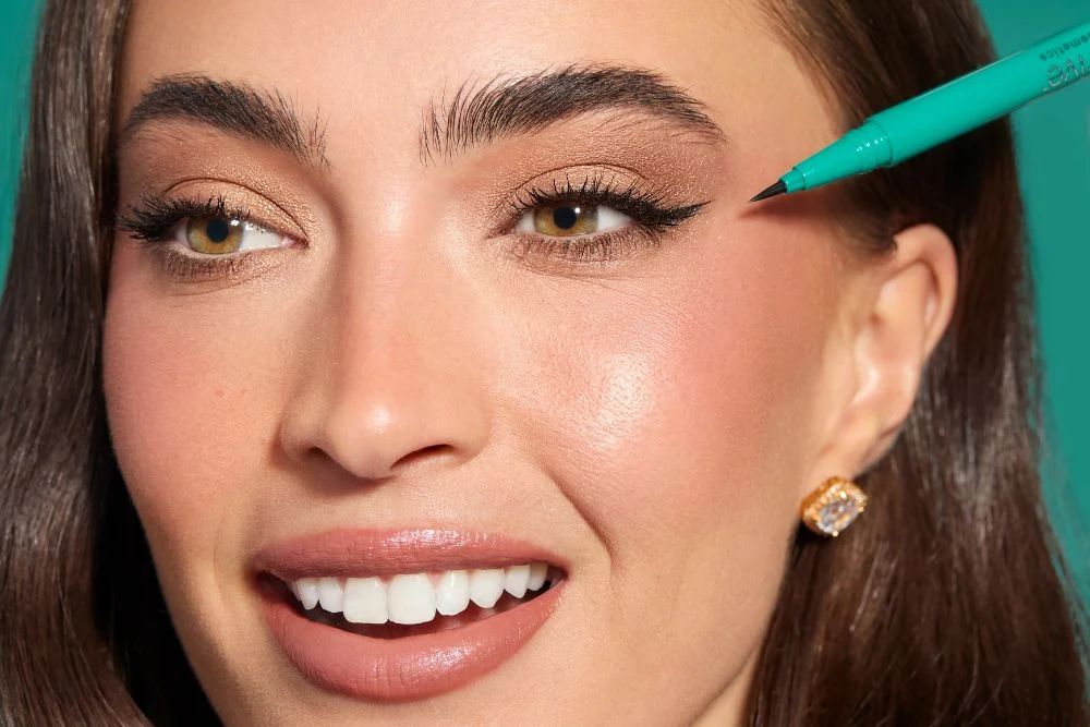 Pencil Eyeliner: Ketika Satu Garis Mengubah Seluruh Penampilan